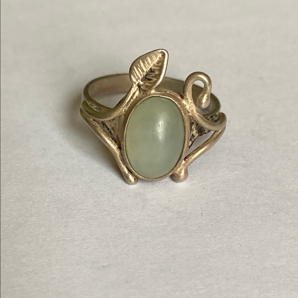 Elegant Vintage Silver and Grey Ring